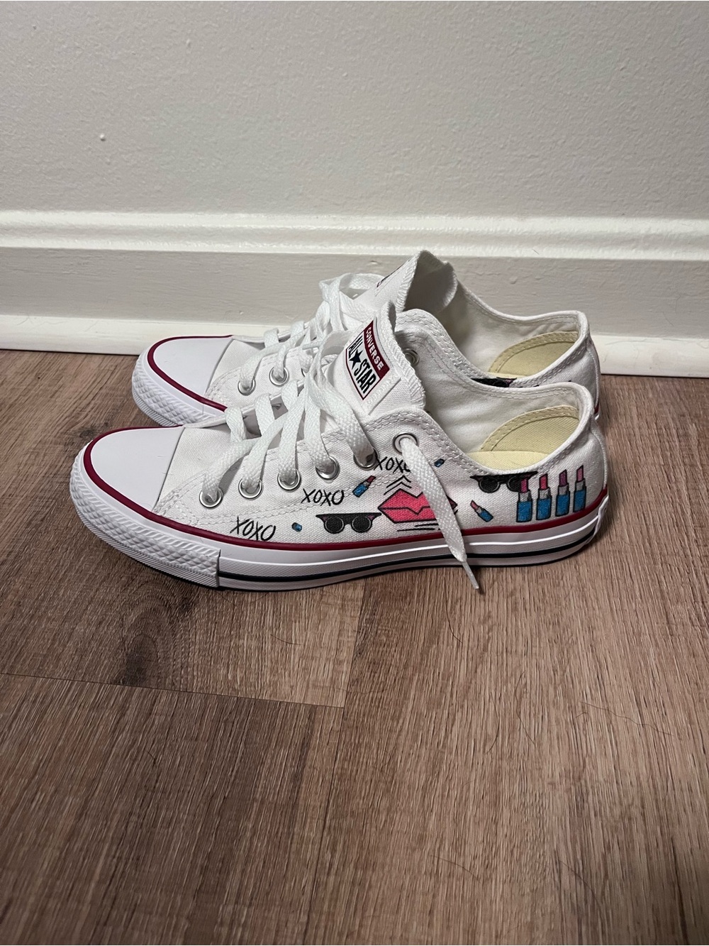 Converse Misfit Artsy Low Top Sneakers
